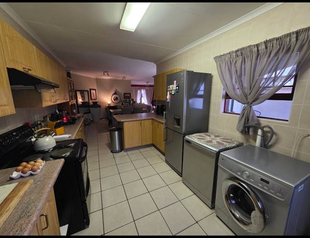 3 BEDROOM TOWNHOUSE TO LET IN VAALPARK